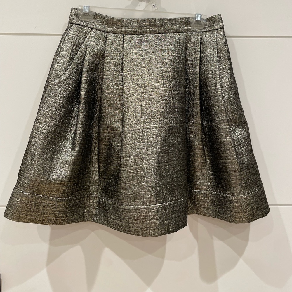 Shoshanna metallic skirt fancy with pleats at the top and a little pouf